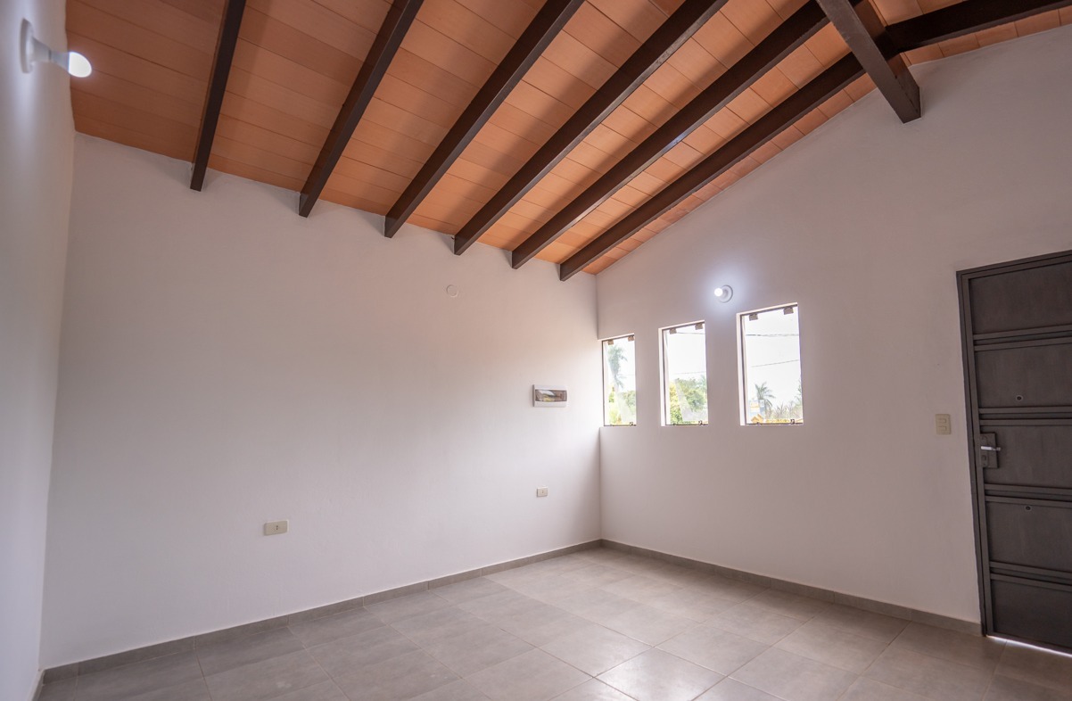 CASA EN VENTA - ITAUGÚA · Foto 2