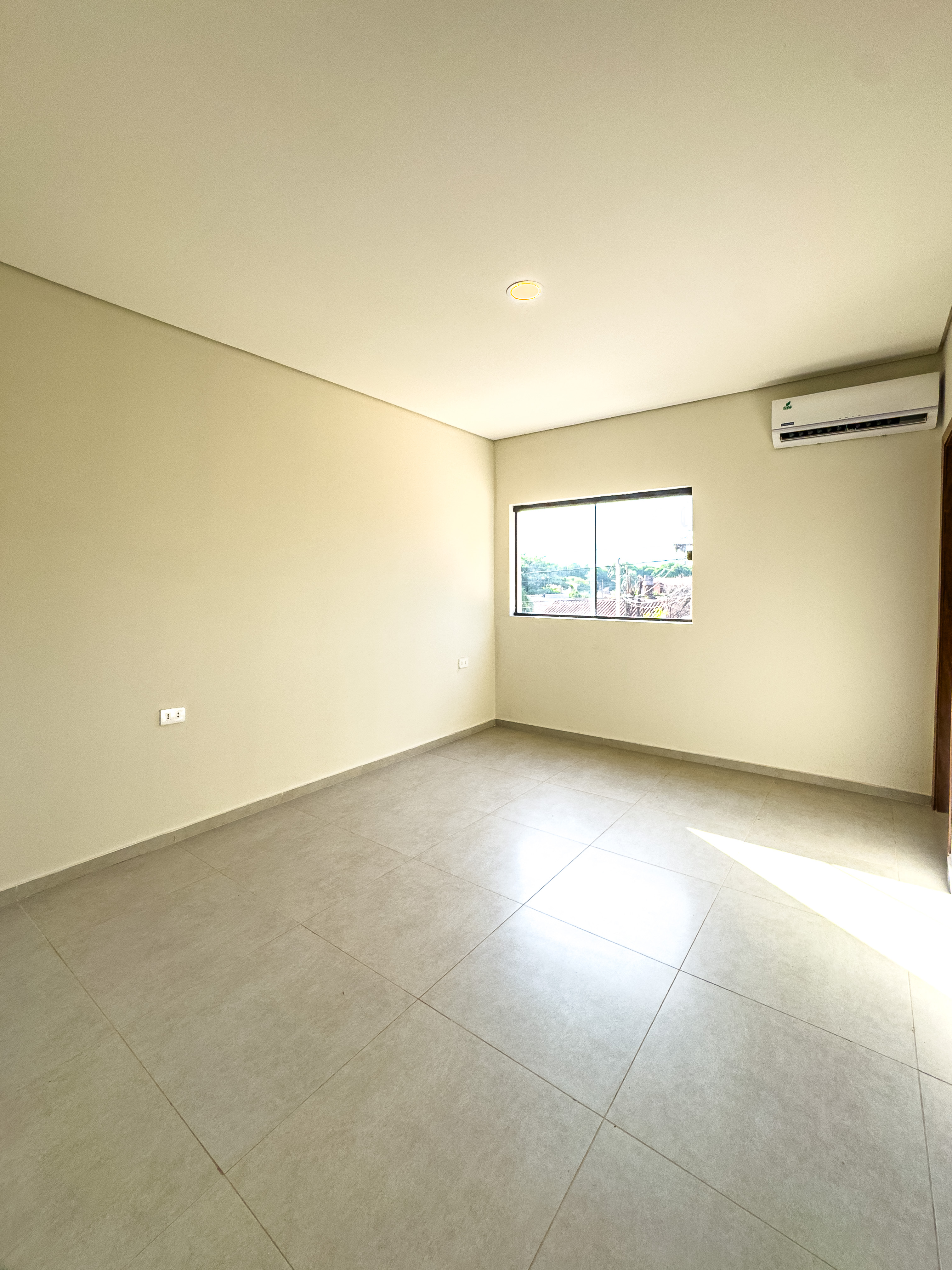 DÚPLEX EN VENTA - FERNANDO DE LA MORA SUR · Foto 2