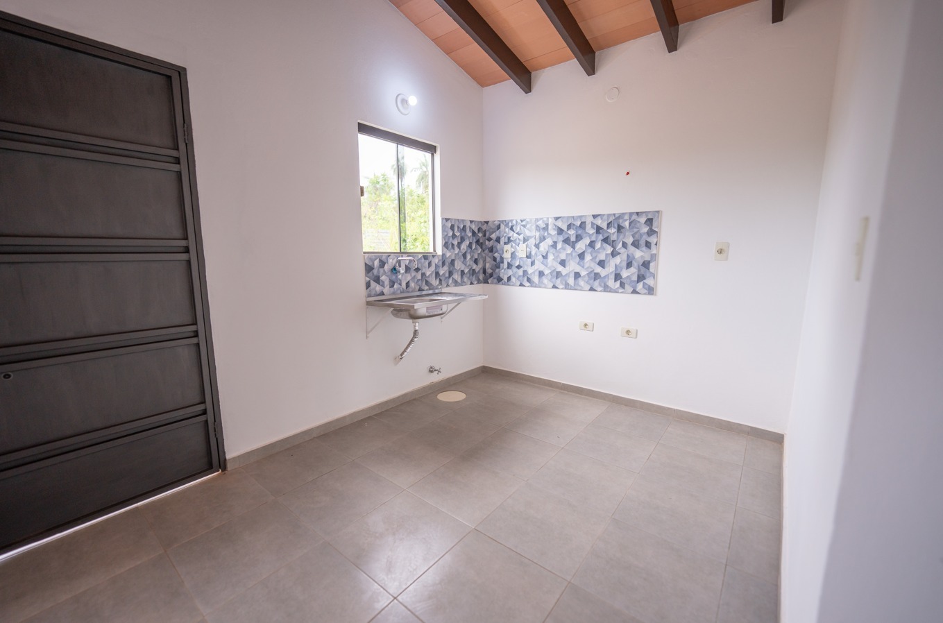 CASA EN VENTA - ITAUGÚA · Foto 3